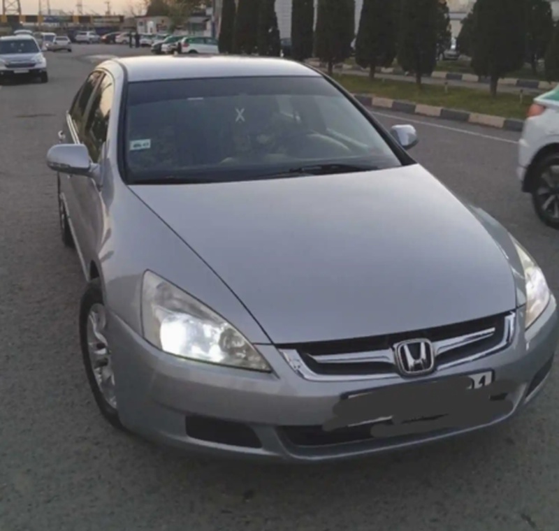 Лобовое стекло Honda Accord 2002-07